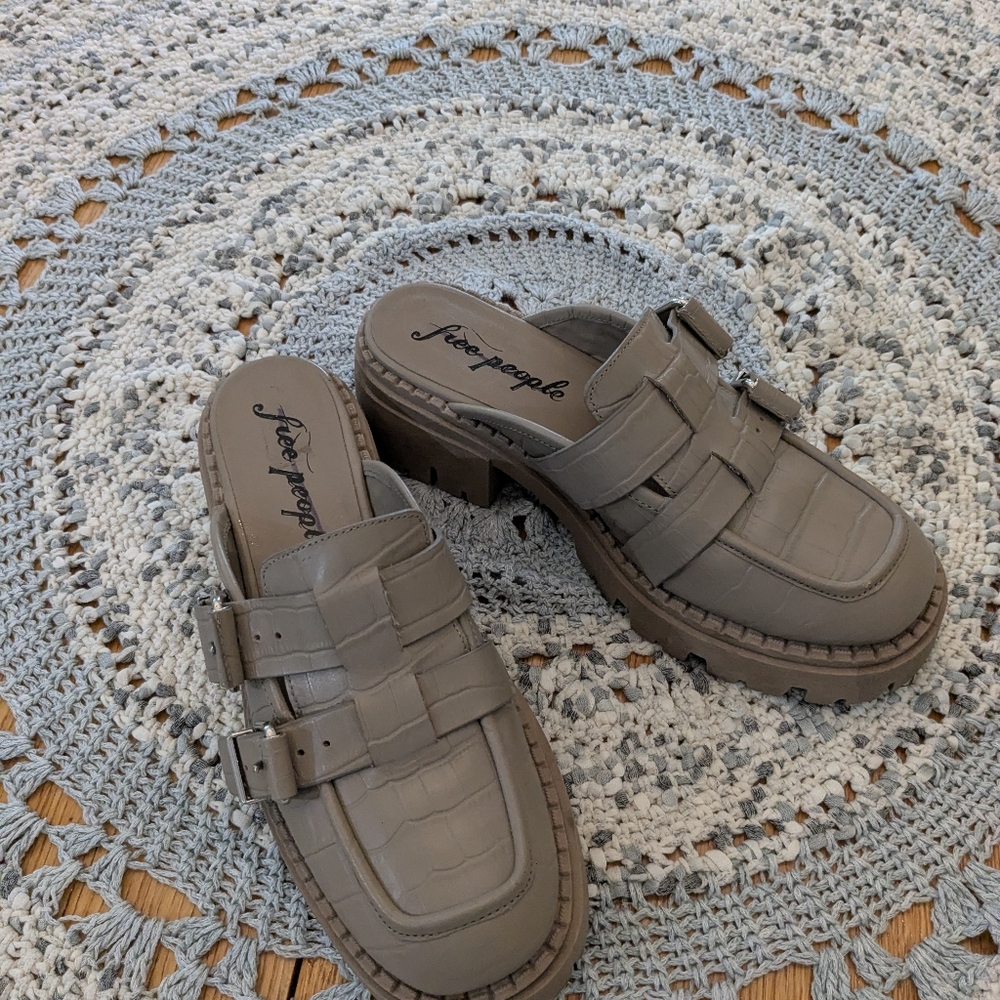 Free People Clogs (Reposhing)